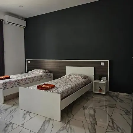 Paceville 4 Bedroom 3 Bathroom Fully Equipped Sw1 Apartment *
