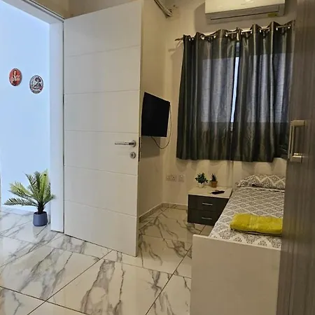 Apartment Paceville 4 Bedroom 3 Bathroom Fully Equipped Sw1 *