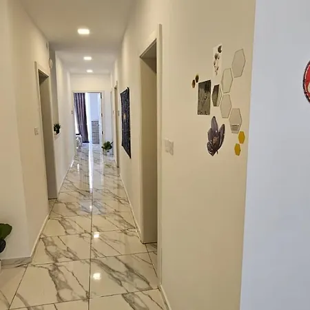 Paceville 4 Bedroom 3 Bathroom Fully Equipped Sw1 *